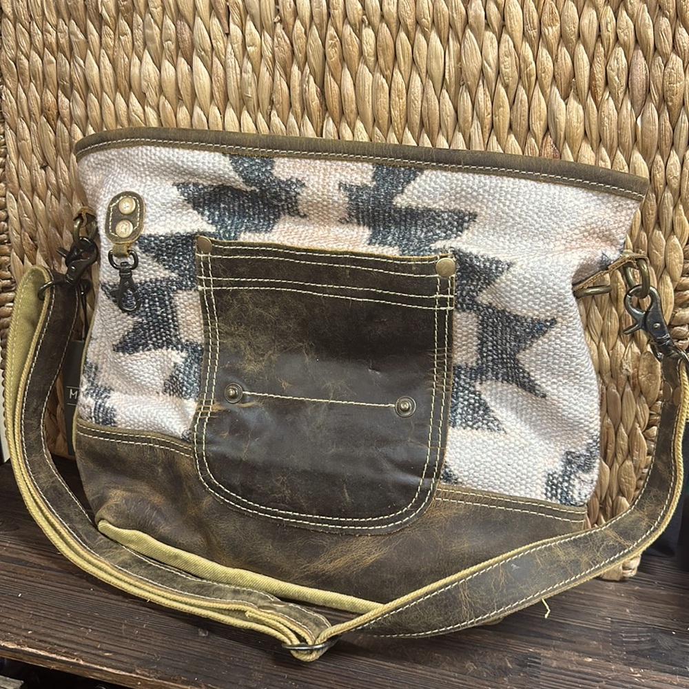 MYRA BAG DAMN COOL SHOULDER BAG